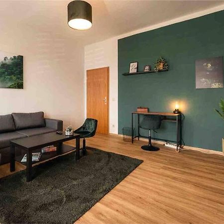 Ferienwohnung Bali Style Mit High Speed Wlan Und Gratis Parkplatz Gera Exterior foto